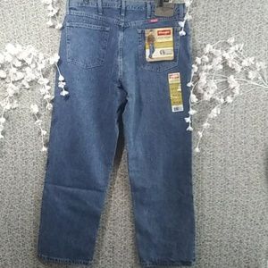 NWT 38×30 Wrangler Relaxed Fit Straight Leg